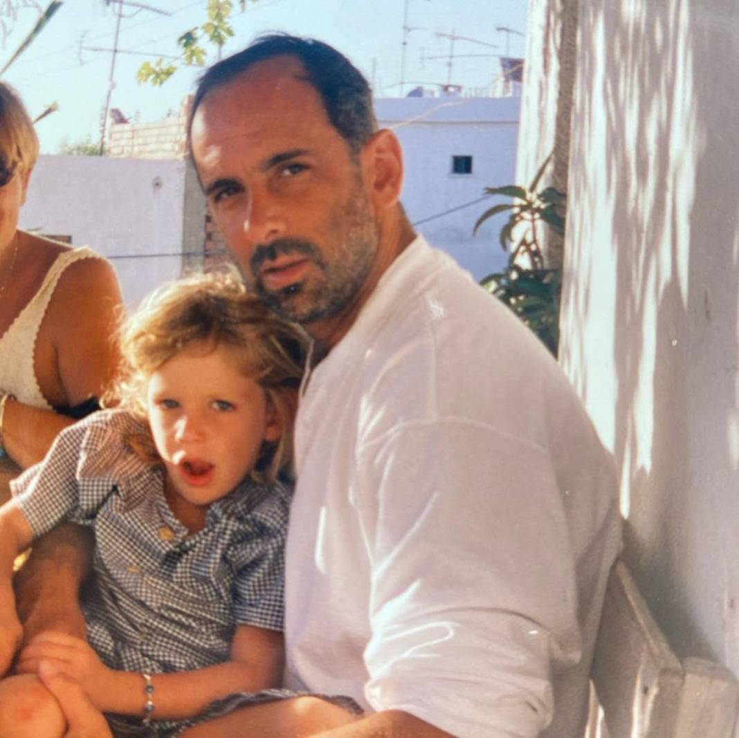 Bige Önal, rahmetli babasına yazdığı mesajla herkesi ağlattı! Kalbimde boşluk oluştu... 3